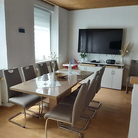 Schoenes In Koevenig Mit Terrasse, Garten Und Holzkohlegrill Prázdninový dům Kröv