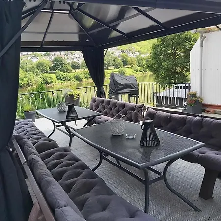 Schoenes In Koevenig Mit Terrasse, Garten Und Holzkohlegrill Prázdninový dům *